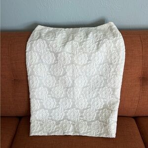Gorgeous Chanel Off White Camelia Jacquard Pencil Skirt US size 10